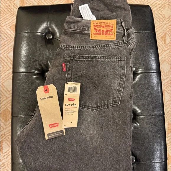 Bundle 11 pairs of NWT size 29 women’s Levi’s jeans
